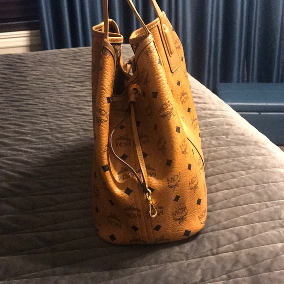 MCM Medium Liz Reversible Visetos Shopper - Picture 4 of 12